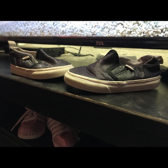 Vans - Picture 2 of 2